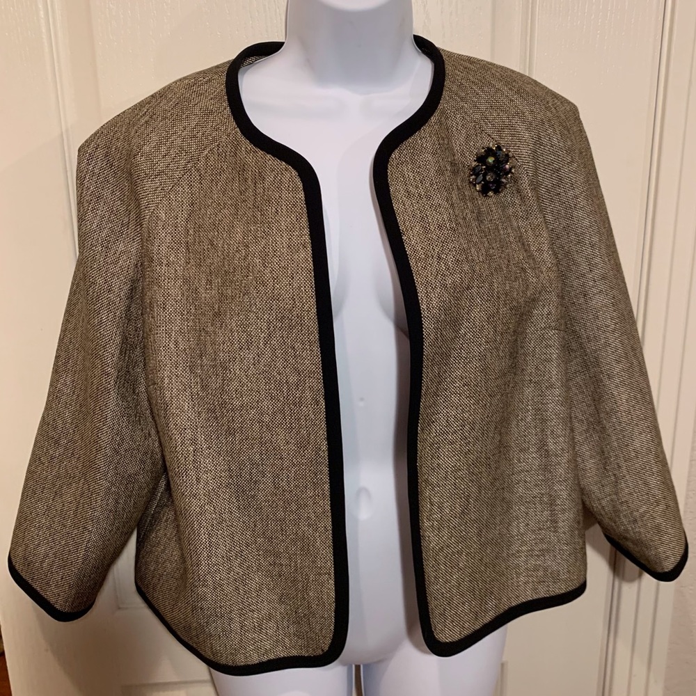 Vintage 2 piece suit with flower brooch